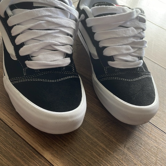 Vans - Picture 6 of 13